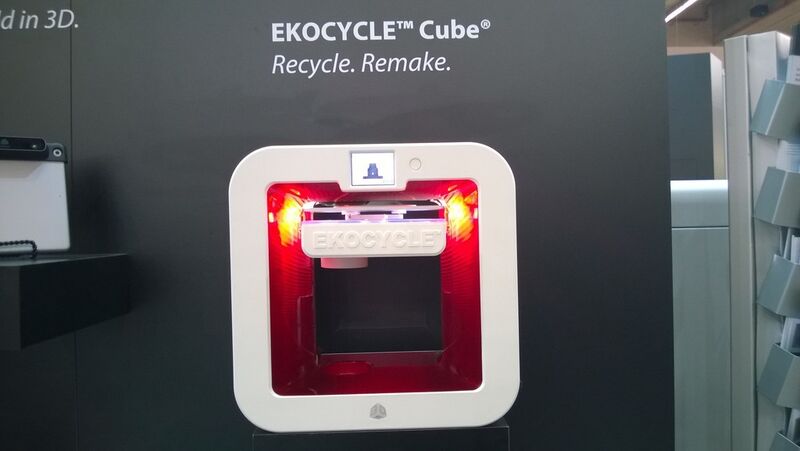 Der 3D-Drucker Ekocycle von 3D Systems verwertet Coca-Cola-Flaschen um Modelle zu drucken. (Bild: D.Quitter, konstruktionspraxis)