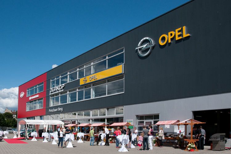 Nicht ohne Stolz verweist Dürkop-Chef Stefan N. Quary im Gespräch mit »kfz-betrieb« darauf, alle Zukäufe der letzten Jahre aus dem operativen Geschäft heraus gestemmt zu haben. Im Bild: Die jüngste Hauptstadt-Filiale – ein ehemaliger MAG-Metz-Standort – am Prenzlauer Berg. (Foto: Dürkop)