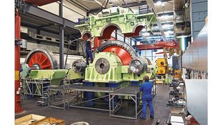 Bevor die fertigen Getriebe zu den Kunden gelangen, durchlaufen sie das Getriebeprüffeld. Bei diesen Prüfläufen kommt ein Einlauf-Getriebeöl mit Korrosionsschutzwirkung zum Einsatz.  (Bild: BP Europa)