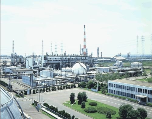 Platz 10: Shin-Etsu Chemical, Japan  Das Kashima-Werk (Bild) in Ibaraki legt den Fokus auf der Herstellung von PVC und flexiblen Kupferbeschichtungen. 1940 erhielt Shin-Etsu seinen heutigen Namen, der sich aus der Bezeichnung der Region Shin’etsu ableitet, die aus den historischen Provinzen Shinano und Echigo besteht. (Bild: Shin-Etsu)
