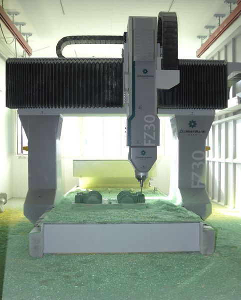 Moderne fünfachsige Portalfräsmaschine zur Fertigung der Giessereimodelle. (Archiv: Vogel Business Media)