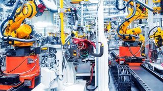 Vernetzte Maschinen sind fester Bestandteil der Industrie 4.0, doch die Digitalisierung bietet auchin puncto CRM weitreichende Möglichkeiten. (Bild: Nataliya Hora from Fotolia)