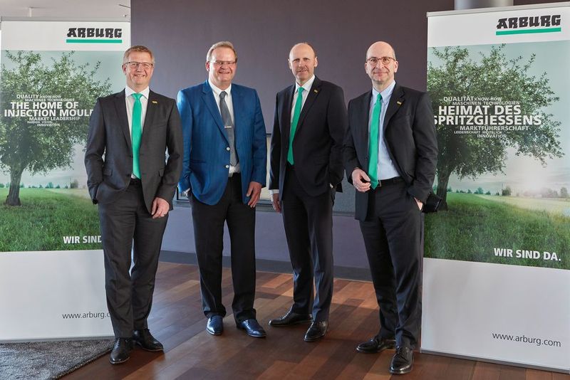 Arburg-Sprecher auf der internationalen Pressekonferenz: (v.l.) Gerhard Böhm, Michael Hehl, Jürgen Boll und Heinz Gaub. (Arburg)