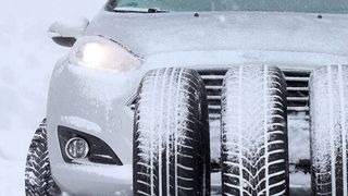 Winterreifen müssen nicht immer sein. Wenn es schneit, aber schon. (ADAC)