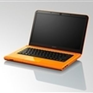 Knall-Orange leuchtet das Vaio-CA-Subnotebook, das eine hintergrundbeleuchtete Tastatur hat.