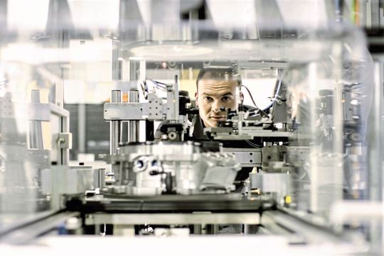 Moderne Denke und umfangreiches Know-how zeichnen, wie es heißt, den Sondermaschinenbau von Schaeffler aus. Jetzt gibt es Grund zur Freude, denn der Geschäftsbereich öffnet sich nicht nur seit einiger Zeit dem externen Markt sondern wird demnächst eigenständig. Moderne Denke und umfangreiches Know-how zeichnen, wie es heißt, den Sondermaschinenbau von Schaeffler aus. Jetzt gibt es Grund zur Freude, denn der Geschäftsbereich öffnet sich nicht nur seit einiger Zeit dem externen Markt sondern wird demnächst eigenständig.