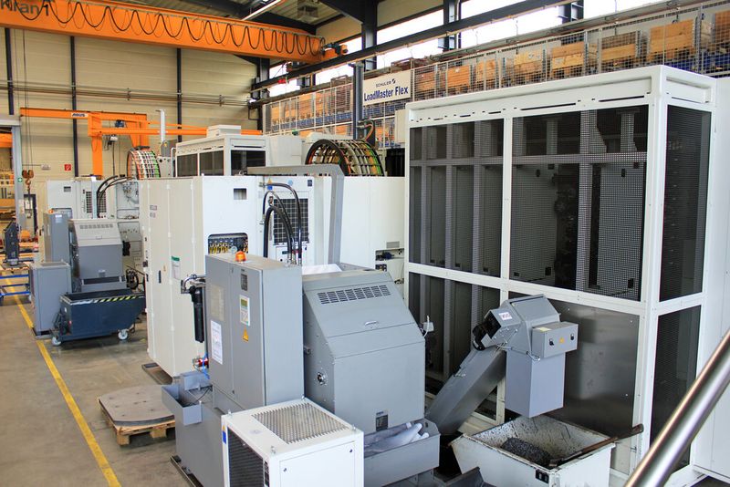 Diese beiden Heller-Bearbeitungszentren arbeiten im Verbund mit einem automatischen Palettenzuführsystem von Schuler rund um die Uhr. (Bild: Klaus Vollrath)