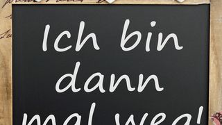 Kreative Notizen: Mit Ponal Fix & Fest einen rustikalen Holzrahmen für eine Kreidetafel im Landhausstil bauen. (Bild: Henkel)