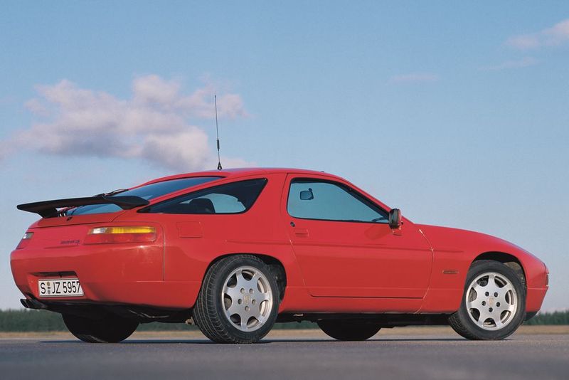 Ein weiterer Porsche darf in der Oldtimer-Riege nicht fehlen: der Porsche 928 GT.  (Bild: Porsche)