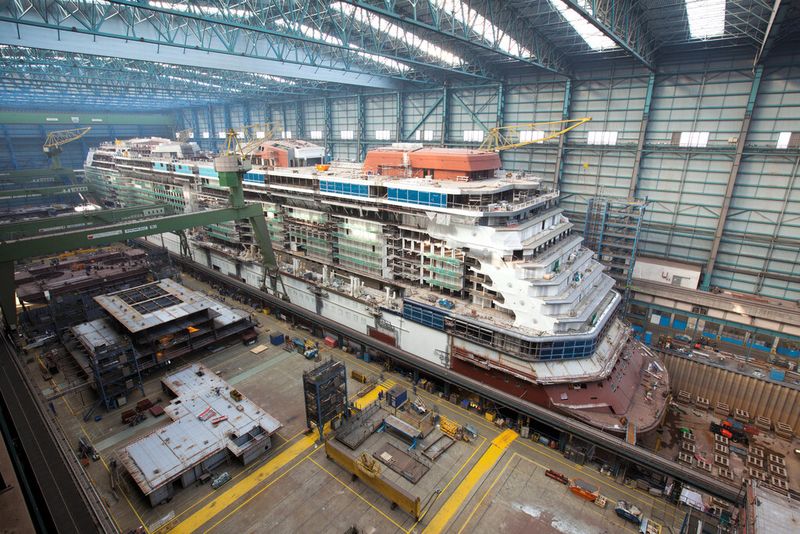 Die Celebrity Reflection im Aufbau auf der Meyer Werft (Bild: Meyer werft/Michael Wessels)