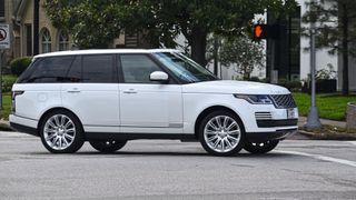 Dickschiffe unerwünscht: Der Verein Deusche Umwelthilfe will in 150 Städten hohe Parkgebühren für große SUV durchsetzen. (Bild: frei lizenziert)