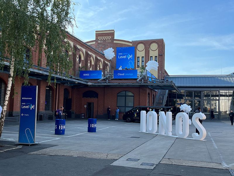 Unter dem Motto „Level up!“ standen beim IONOS Summit 2023 KI und Digitalisierung auf der Agenda. (Bild: ewg - VIT)