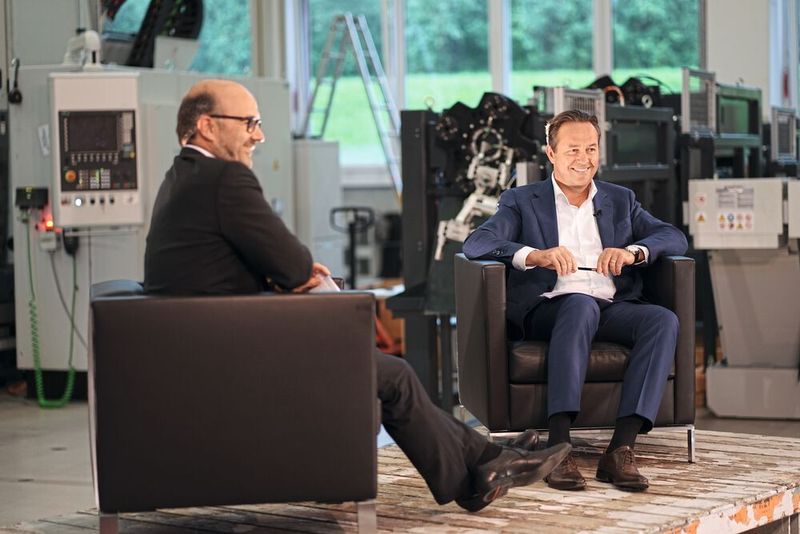 Starrag-CEO Dr. Christian Walti (rechts) zusammen mit Starrag-CSO Alexander Attenberger, der seit dem 1. April 2020 für den Bereich Sales der Starrag Group verantwortlich ist. (Starrag)