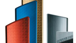 Farben, Schriften und Logos sollen über einen Anodisierungsprozess in das Material eingebracht werden. (Foto: Holzapfel)