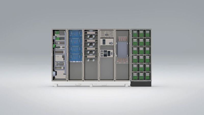 Schrankaufbau des Systems für den Verpackungshersteller (v.l.): Steuerungstechnik (Schrank 1), Powerstacks/IGBTs (Schrank 2), Drosseln (Schrank 3), DC-Schalter, AC-Filter, Leistungsschalter (Schrank 4), EMV-Filter (Schrank 5), Ultrakondensatoren (Schrank 6). (Bild: Freqcon)