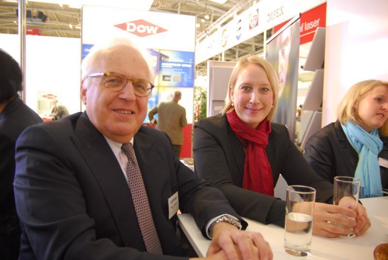 Impressionen vom Leberkäs-Essen am Stand der ELEKTRONIKPRAXIS (Archiv: Vogel Business Media)