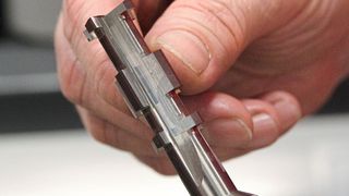 Spezialisten für Sonderwerkzeuge: Die Werkzeugschleifer bei Nikolaus entwickeln und schleifen spezielle Werkzeuggeometrien, die entscheidend dazu beitragen, dass Fertigungsbetriebe in der Metall-, Kunststoff- und Holzbearbeitung deutlich wirtschaftlicher fertigen. (Bild: E. Zoller GmbH & Co. KG)