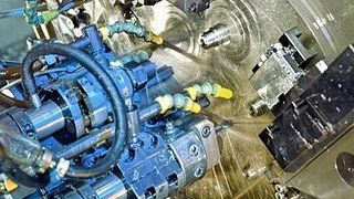 Mehrzweck-Schneidöle sind besonders für Mehrspindeldrehautomaten relevant, weil durch Leckagen vom Hydrauliksystem oder Getriebe eine hohe Fremdölbelastung des Schneidöls entstehen kann.  Bild: Shell Macron (Archiv: Vogel Business Media)
