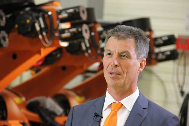 Manfred Gundel, CEO der Kuka Roboter GmbH, will mit der sensitiven Robotik neue Kunden gewinnen. (Bild: Kroh)