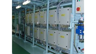 Komplexe Technik in kompakter Anordnung: Die Automatisierung für ein größeres Schiff muss den Verhältnissen auf See gwachsen sein (Archiv: Vogel Business Media)