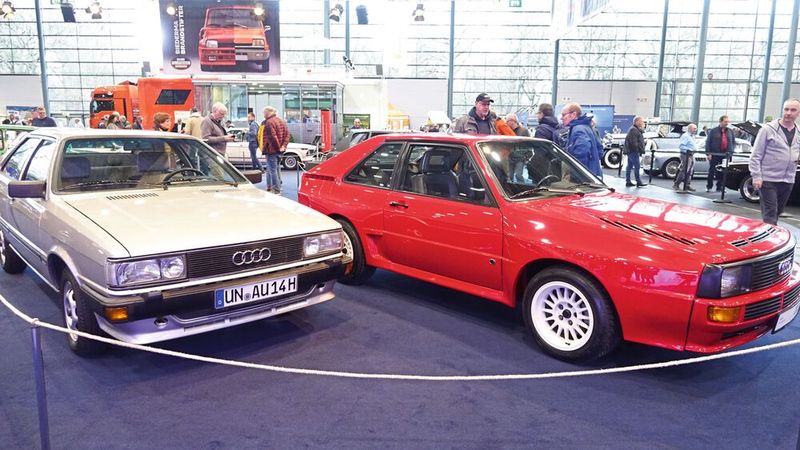 Etwas seriennaher war der Audi Sportquattro. Er basierte immer (wenn auch auf einer verkürzten) Serien-Blechkarosserie. Auch sein Motor befand sich am serienmäßigen Ort, nämlich vorne. Von der Straßenversion baute Audi nur 220 Stück, die heute, im guten Zustand, zu Preisen von 300.000 bis über 400.000 Euro gehandelt werden. (Bild: Dominsky –  »kfz-betrieb«)