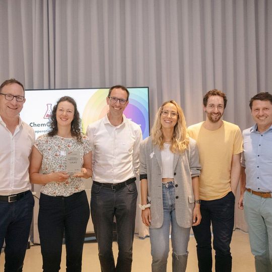 Christoph Kappenhagen (Chemcologne), Maike Lambarth (Cyclize), Marc Kley (ESC), Isabelle Schiffer (ESC), Martin Bellof (chemstars.nrw), Daniel Wauben (Chemcologne)(Bild:  Chemcologne)