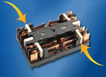 Bild 6: Das 8polige Relais SF4D verfügt ebenfalls über eine Teilzwangsführung. Realisiert wird dies über die vier weißen Betätiger, welche die Kontakte paarweise mechanisch verbinden. Die Verbindung untereinander erfolgt direkt über den Anker. (Bild: Panasonic)