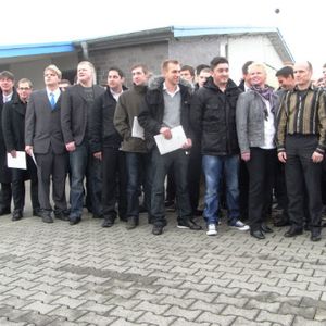 Erfolgreiches „Casting“ bei der Innung Bielefeld: „Im Gegensatz zu zahlreichen Kandidaten in den Castings-Shows im Fernsehen  war euer Auftritt mit Erfolg gekrönt“, lobte Martin Schmelzer, Vorsitzender des Gesellenprüfungsausschusses. Nach einer Pause komme nun die nächste Runde zum Erwerb von weiteren beruflichen Erfahrungen als Gesellen.