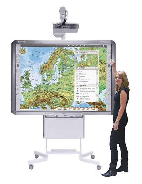 Interaktive Whiteboards sind fürs Präsentieren in der Klasse unerlässlich.  (Bild: Quomo Board Mobil von Stiefel Interaktiv)