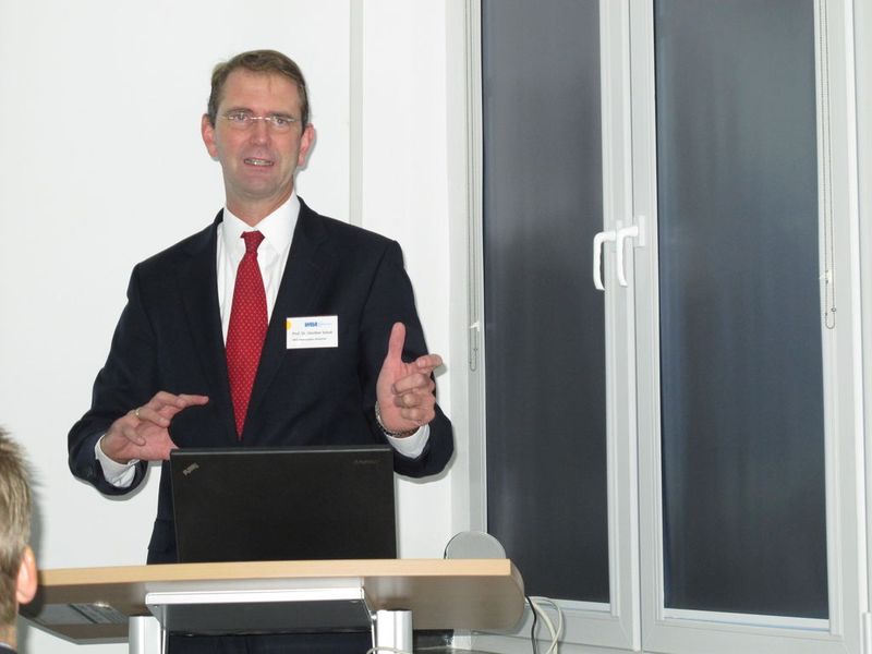 „Kooperative Forschung und Weiterbildung führt zu einem Mehrwert für die Praxis”, sagte Prof. Günther Schuh, Mitglied des Direktoriums des WZL.  (Bild: Kroh)