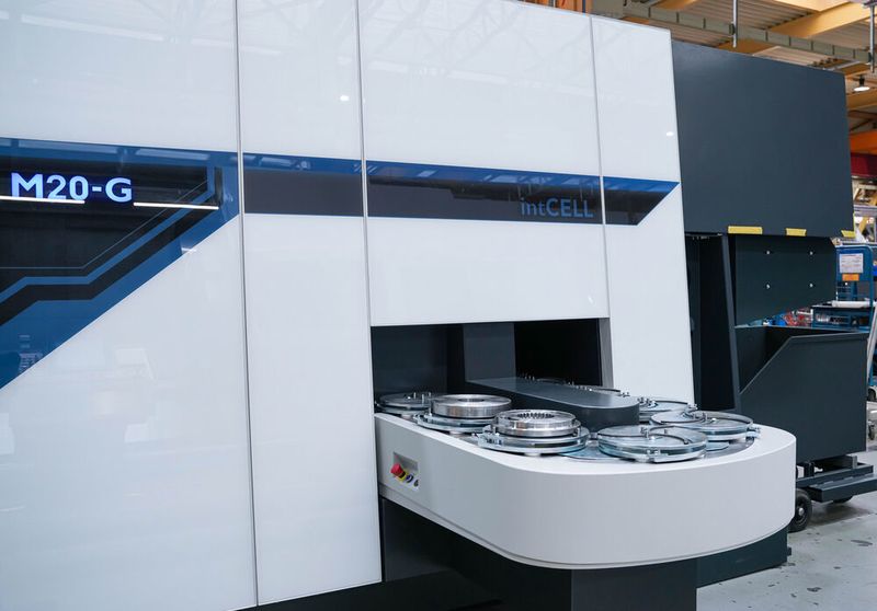 Das ist die besonders platzsparende Fertigungszelle Intcell, mit der man die M20 Millturn von WFL noch produktiver machen kann. Auch sie feiert Premiere auf der EMO-Milano. (WFL)