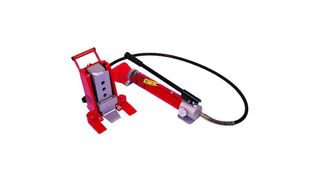 Der Maschinenheber JJ 10 700 von Jung hebt Lasten bis zu 10 t auf eine Hubhöhe von 145 mm und kann überall dort eingesetzt werden, wo herkömmliche 700-bar-Industriepumpen zur Verfügung stehen. Bild: Jung (Archiv: Vogel Business Media)