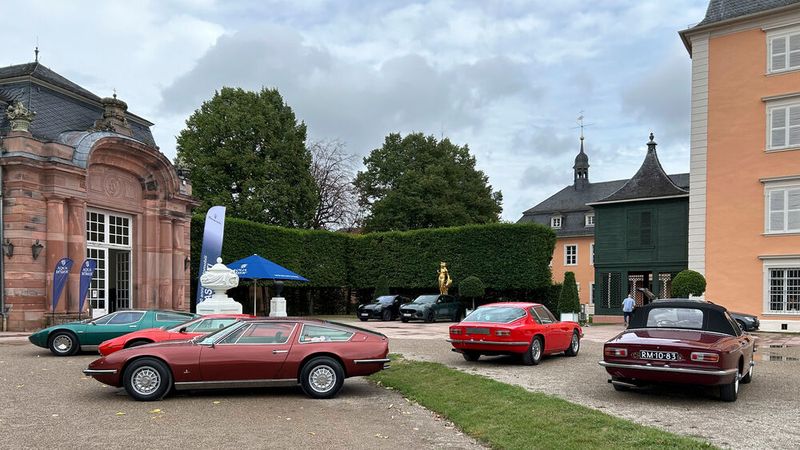 Zu den im Bild zu sehenden Maserati Indy, Merak und Mistral kamen unter anderem Fahrzeuge der Baureihen 3200, 3500, 5000, A6, Biturbo, Bora, Ghibli I und II, Khamsin, Kyalami, Mexico sowie Quattroporte, I, II, III und IV hinzu. (Bild: Peter Diehl)