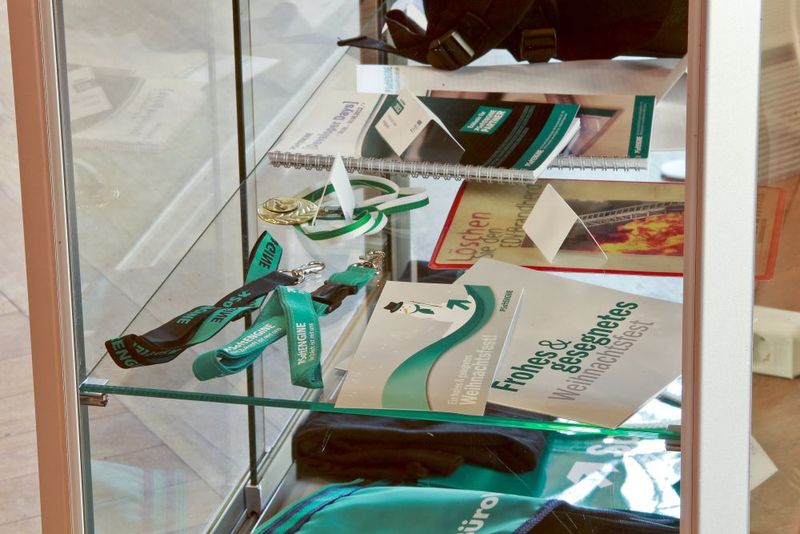 In 20 Jahren Firmengeschichte hat sich viel Werbematerial angesammelt. (Bild: SoftEngine)