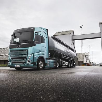 In China, hybrid cars and electric trucks will no longer be exempt from vehicle taxes starting in 2027. (Image:Volvo Trucks)