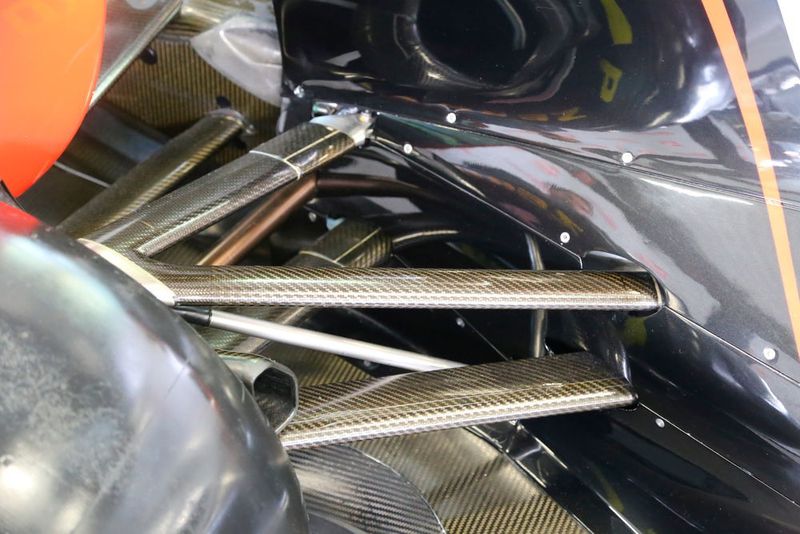 Portes ouvertes chez URMA à l'occasion du passage du grand patron Gene Haas et de Romain Grosjean, le pilote de F1 tournant dans l'écurie Haas. (JR Gonthier)