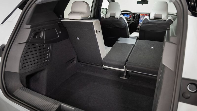 Das Kofferraumladevolumen variiert je nach Sitzstellung zwischen 575 und 1.607 Litern. (Bild: Renault)