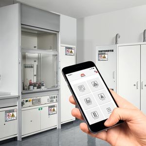 Mit der App haben Anwender mit ihren mobilen Geräten von überall aus Zugriff auf alle relevanten Parameter ihrer Gefahrstoffe, Verbrauchsmaterialien, Läger und Sicherheitsschränke.(Bild:  Düperthal)
