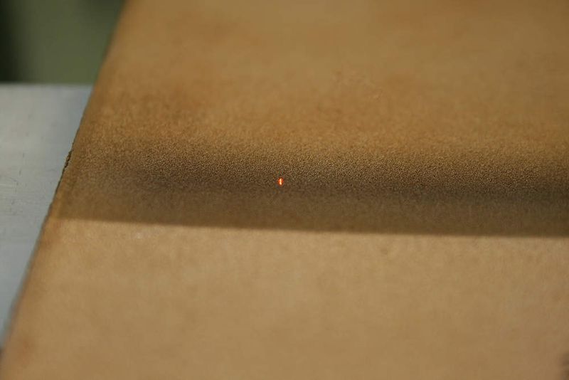 Die sandpapierartige Oberfläche  wird mit einem speziellen Laser mit einer kurzen Linie erfasst. (Archiv: Vogel Business Media)