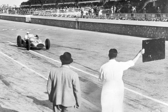 Auch wenn die Serienmodelle lange Zeit nicht für Sportlichkeit standen: Im Rennsport ist Mercedes-Benz lange schon aktiv.