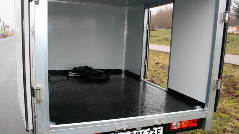 Der Laderaum bietet bereits in der Standardgröße auf einer Länge von etwas über zwei Metern, 1,42 Meter Höhe und 1,19 Meter Breite Platz für zwei Europaletten.  (Bild: Ari Motors via Autoren-Union Mobilität)