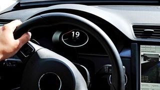 Bei Proreta 3 erfolgt die optische Darstellung des Sicherheitskorridors als „sichere Blase“, die jeweils dort eine Delle bekommt, von wo eine Gefahr ausgeht. (Foto: Continental)