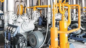 Geringerer Energieverbrauch: Die Umstellung des Kompressoröls bei einem Kältekompressor wie diesem hat sich bereits nach einem Monat amortisiert. (Bild: Shutterstock / bit mechanic)