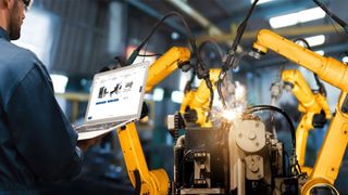 Maschinenanbindung in der Praxis: Erst die sichere Vernetzung von Anlagen schafft die Basis für digitale Services und effiziente Produktion.  (Bild: Ixon)