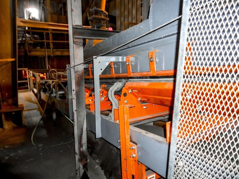 Fig. 3: Each transfer point received one new impact cradle and two belt support cradles. (Picture: Martin Engineering)