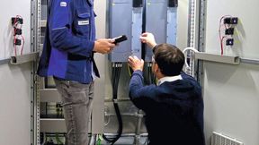 Die bisherigen Frequenzumrichter älterer Bauart wurden durch Geräte der Siemens-Baureihe Sinamics G220 ersetzt. (Bild: Stoll Gruppe)
