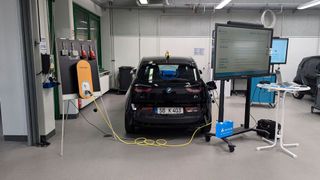 Beim Tag der E-Mobilität konnten alle Anbieter von Batterietests – hier Aviloo – ihre Verfahren demonstrieren. (Bild: Rosenow – VCG)