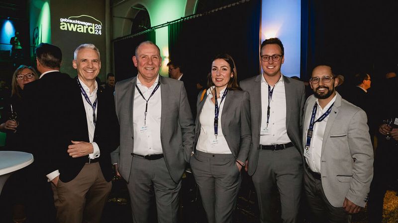 Gern gesehene Gäste beim Deutschen Remarketing Kongress und dem Gebrauchtwagen Award: das Team von Two Sales mit Dr. Martin Endlein (l.), DAT (Bild: Stefan Bausewein)