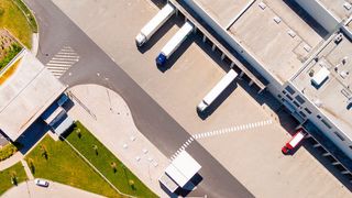 Unternehmen nutzen Logistikimmobilien zur Warenlagerung, zur Kommissionierung und zur Distribution. (©Kletr - stock.adobe.com)