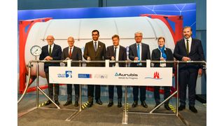 Die erste Ammoniaktestlieferung aus den Vereinigten Arabischen Emiraten in Hamburg sichert den Weg in das Wasserstoffzeitalter! Von links: Michael Westhagemann, Dr. Peter Tschentscher, Dr. Sultan Ahmed Al Jaber, Dr. Robert Habeck, Roland Harings, Patrizia Schwalbe und Torben Seebold. (Bild: HHLA)